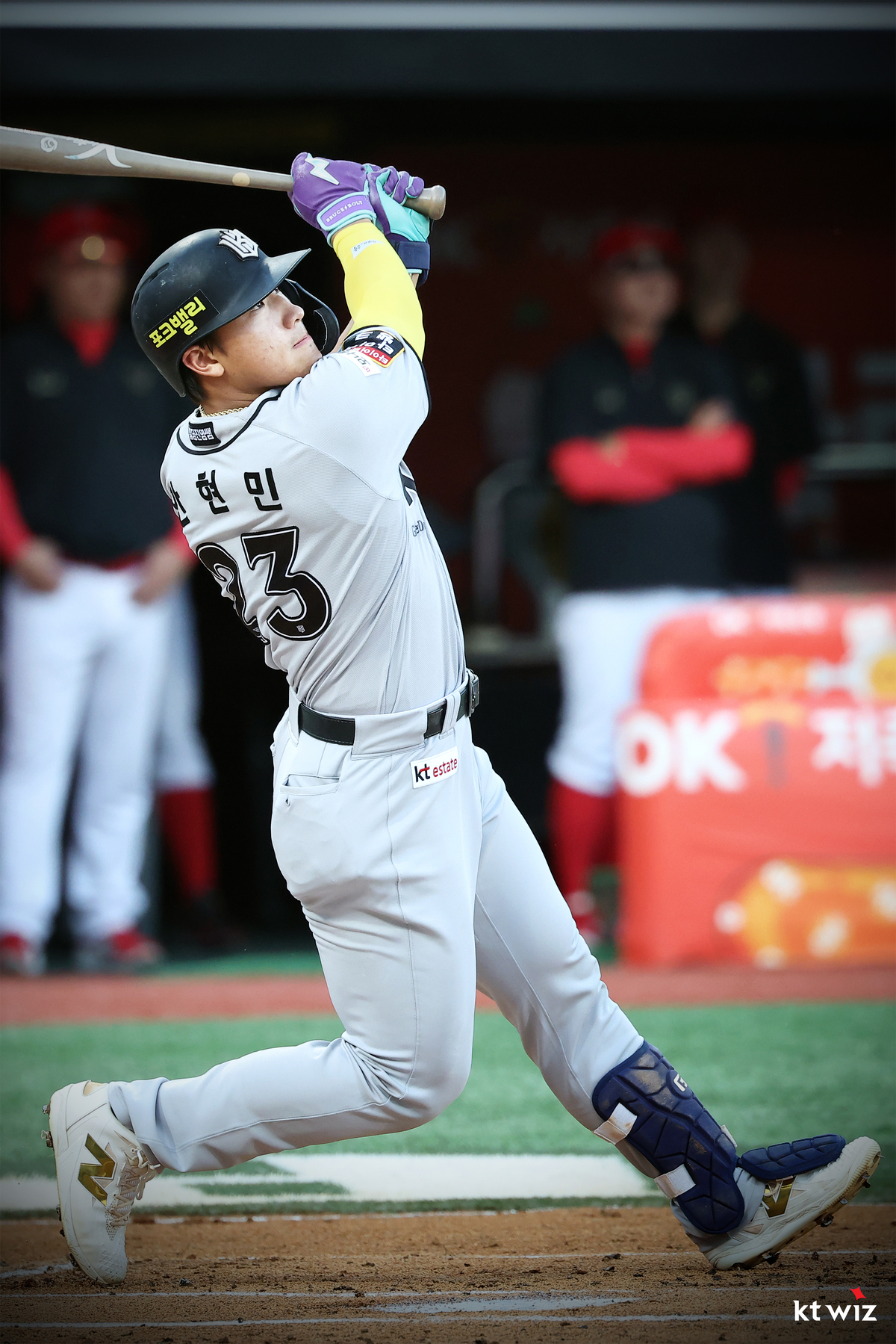 ‘ERA 0.30’ 투수부터 베테랑 4할 타자까지… 역대급 <b>월간 MVP 경쟁</b> 개봉...