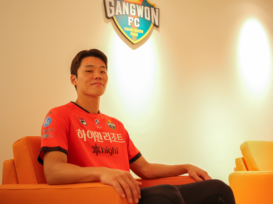 “꿈이 있었거든요…” <b>강원FC</b>, ‘돌격대장’<b>모재현 영입</b>! 공격력 업그...