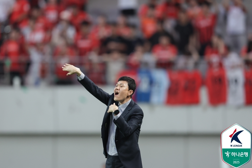 <b>이상헌</b> 첫 골에 <b>정경호</b> 강원 <b>감독</b> “장점 살리겠다”