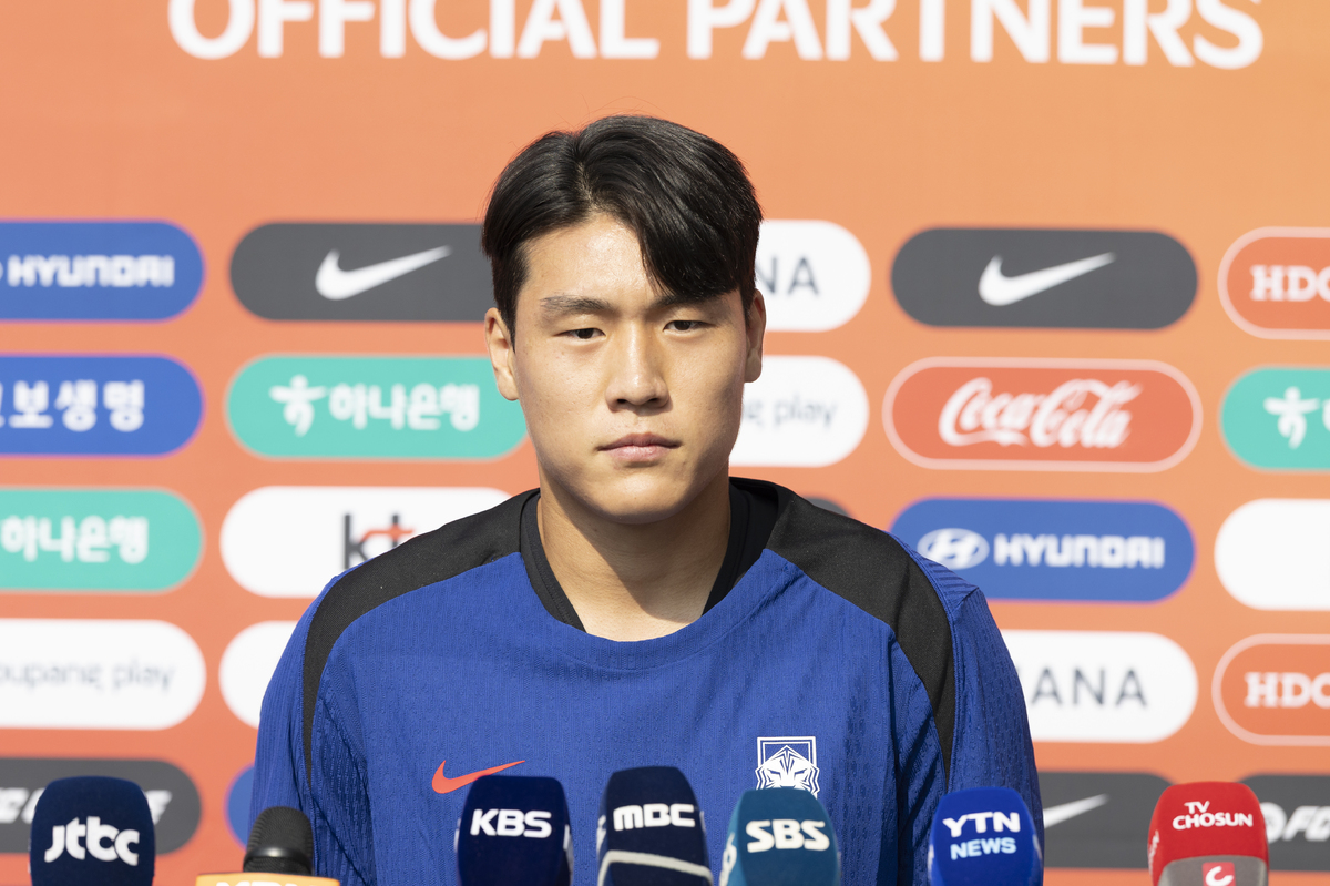 새로운 출발선에 섰다… 스트라이커 <b>이호재</b>, 치열한 경쟁 뚫고 월드컵 ...