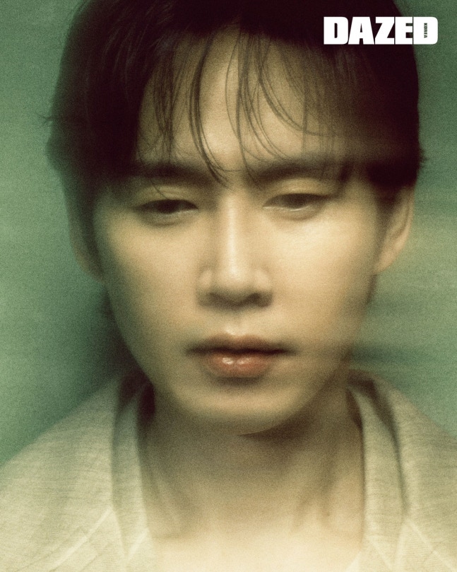 몽환적이고 감각적인 화보를 보여준 성훈님