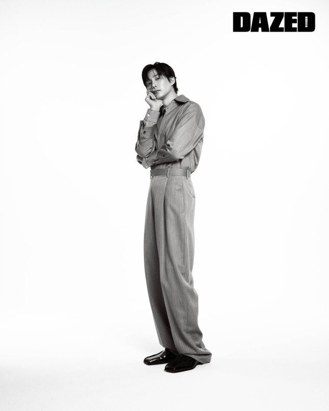 몽환적이고 감각적인 화보를 보여준 성훈님