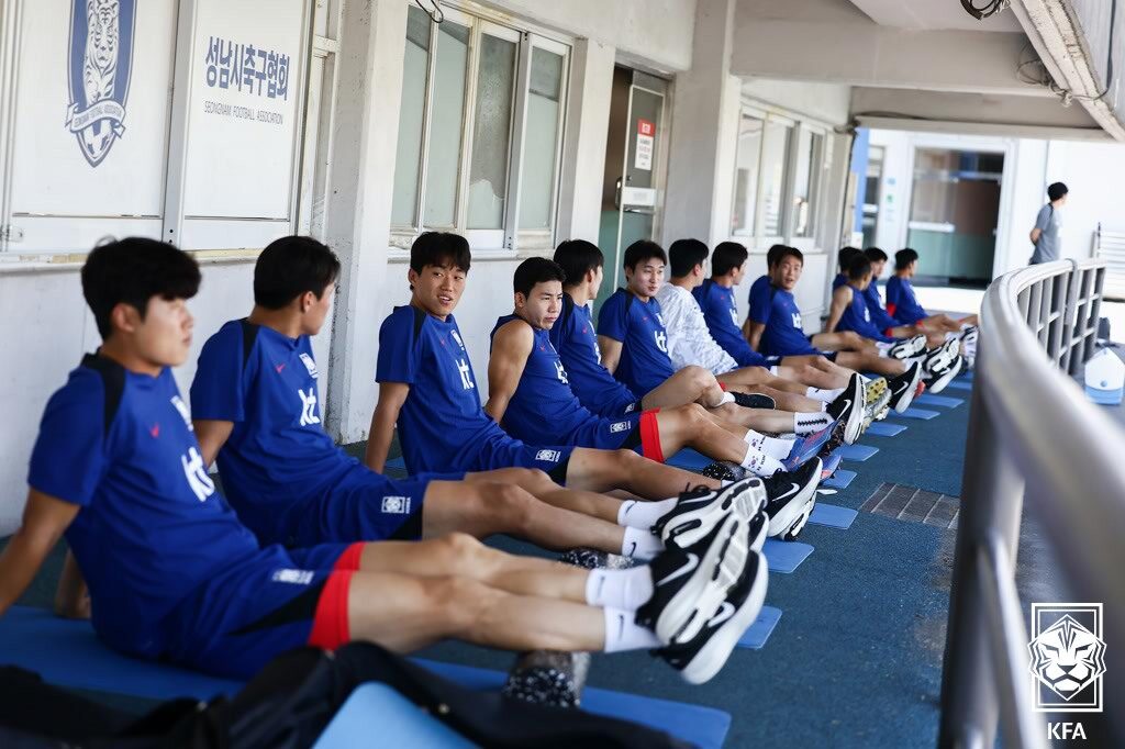 일본전 앞두고 열의 태우는 <b>홍명보</b>호… “대가리 박고 무조건 <b>승리</b>하겠...