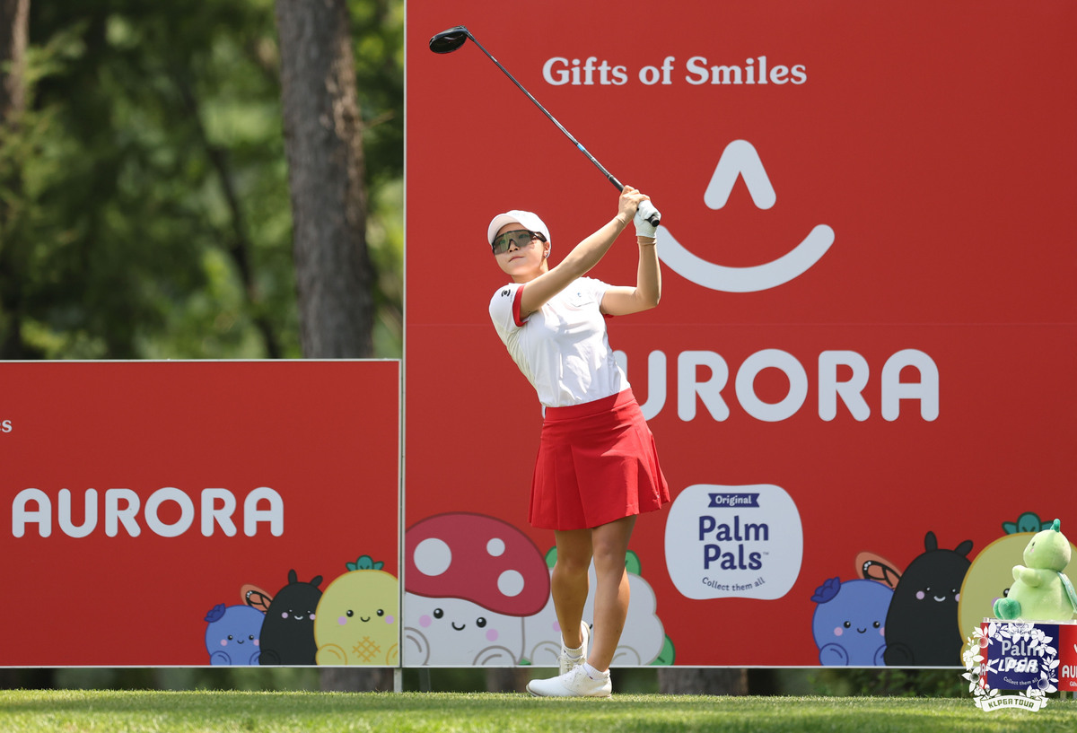 '첫 우승 도전' <b>고지원</b>, KLPGA <b>오로라월드</b> 3R <b>선두</b>… 배소현·성유진 맹...