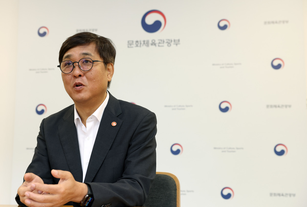 <b>최휘영</b> 문체부 장관, <b>유승민</b> 체육회장 만나 체육계 <b>현안 논의</b>… "불합리...