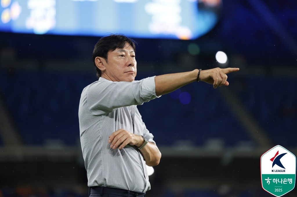 ‘울산 <b>데뷔전 승리</b>’ <b>신태용 감독</b> 웃었다… 팀은 11경기 무승 끝