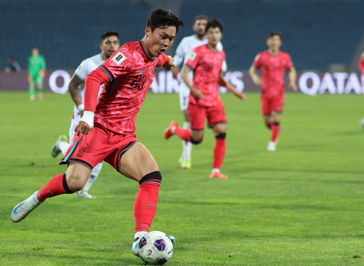 ‘홍명보호 활짝’ 유럽 누비는 <b>오현규</b>, UEL PO <b>득점포</b> 가동… 헹크도 5...