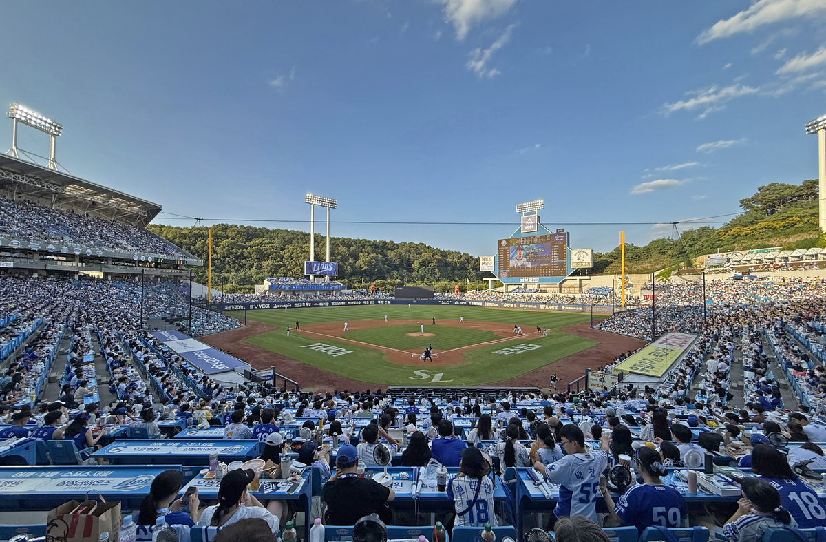 ‘뜨거운 열기’ 프로야구, 2년 연속 <b>천만관중 돌파</b>… 전년 대비 84G 단...