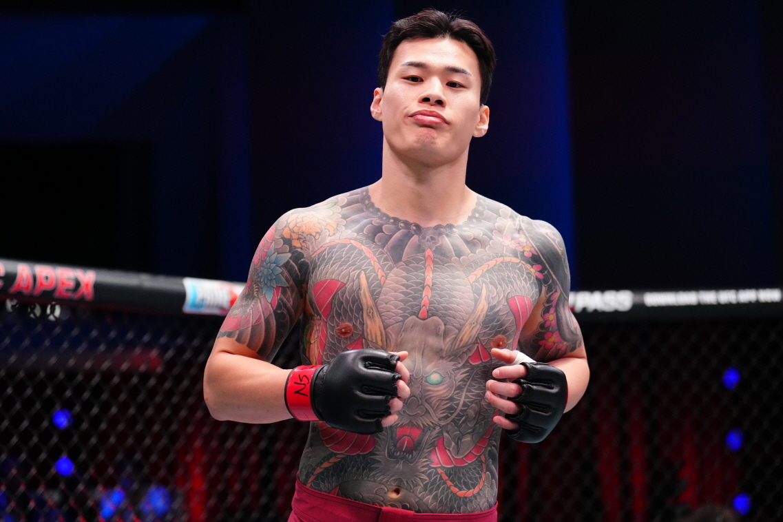 ‘<b>UFC 진출</b> 또 무산’ <b>황인수</b>, 맥코리 타격에 밀리며 판정패