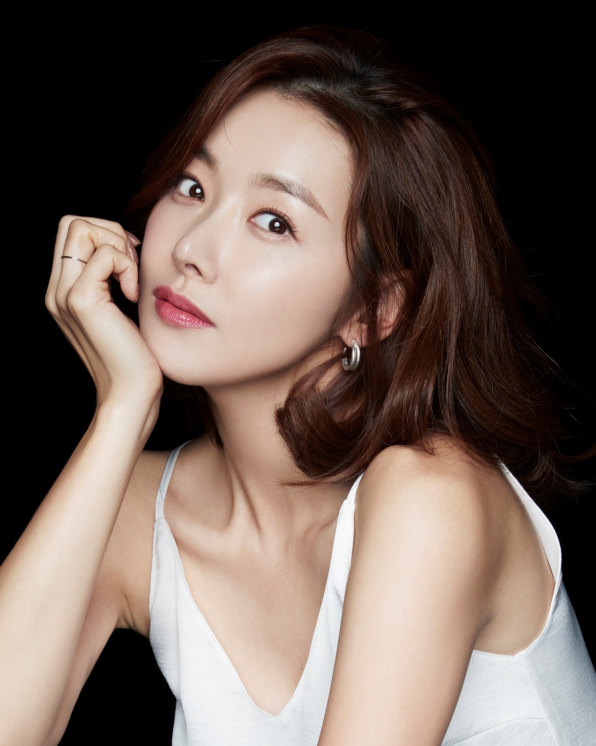 [내야외야] “다시 마운드에 서게 돼 기쁘다” <b>두산</b> ‘찐팬’ <b>소이현</b>, ...