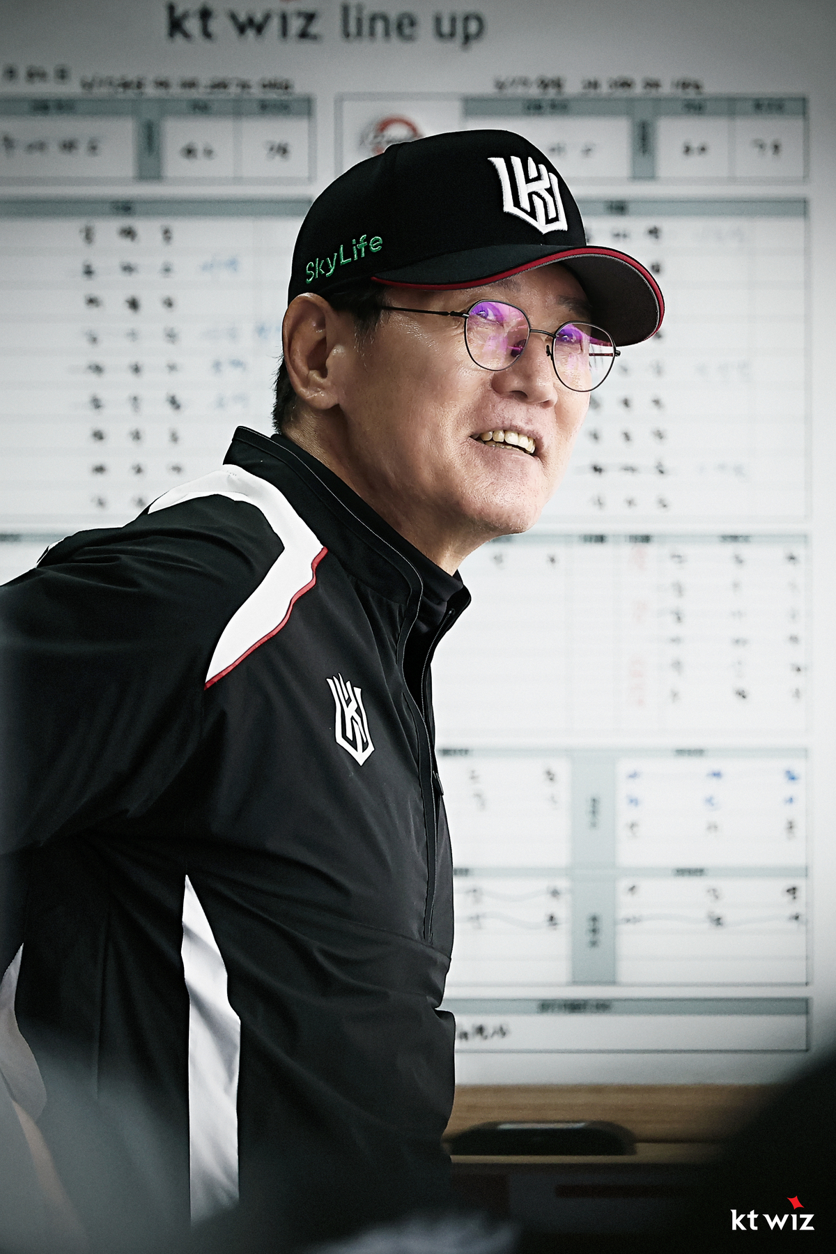 막내서 강팀으로…<b>이강철 감독</b>의 <b>1000</b>번째 <b>경기</b> “오래 버텼네요”