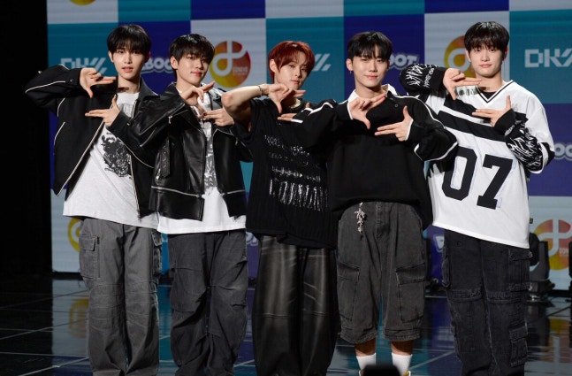 [단독] '만능돌' DKZ, 10월 말 완전체 컴백 | 인스티즈