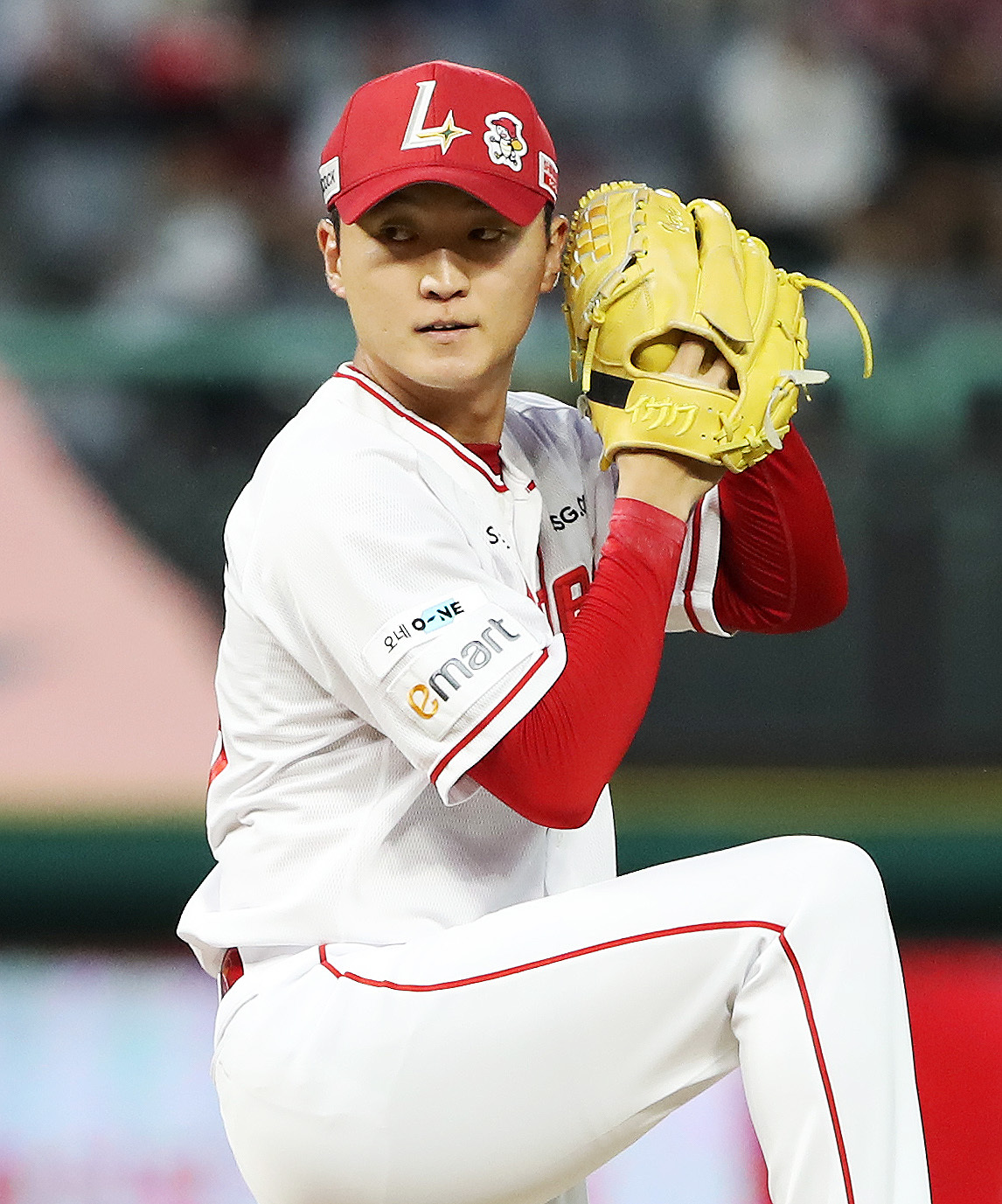 에이스의 <b>장염 변수</b>… SSG의 2차전 선택은 신예 김건우 “지금 컨디션 ...