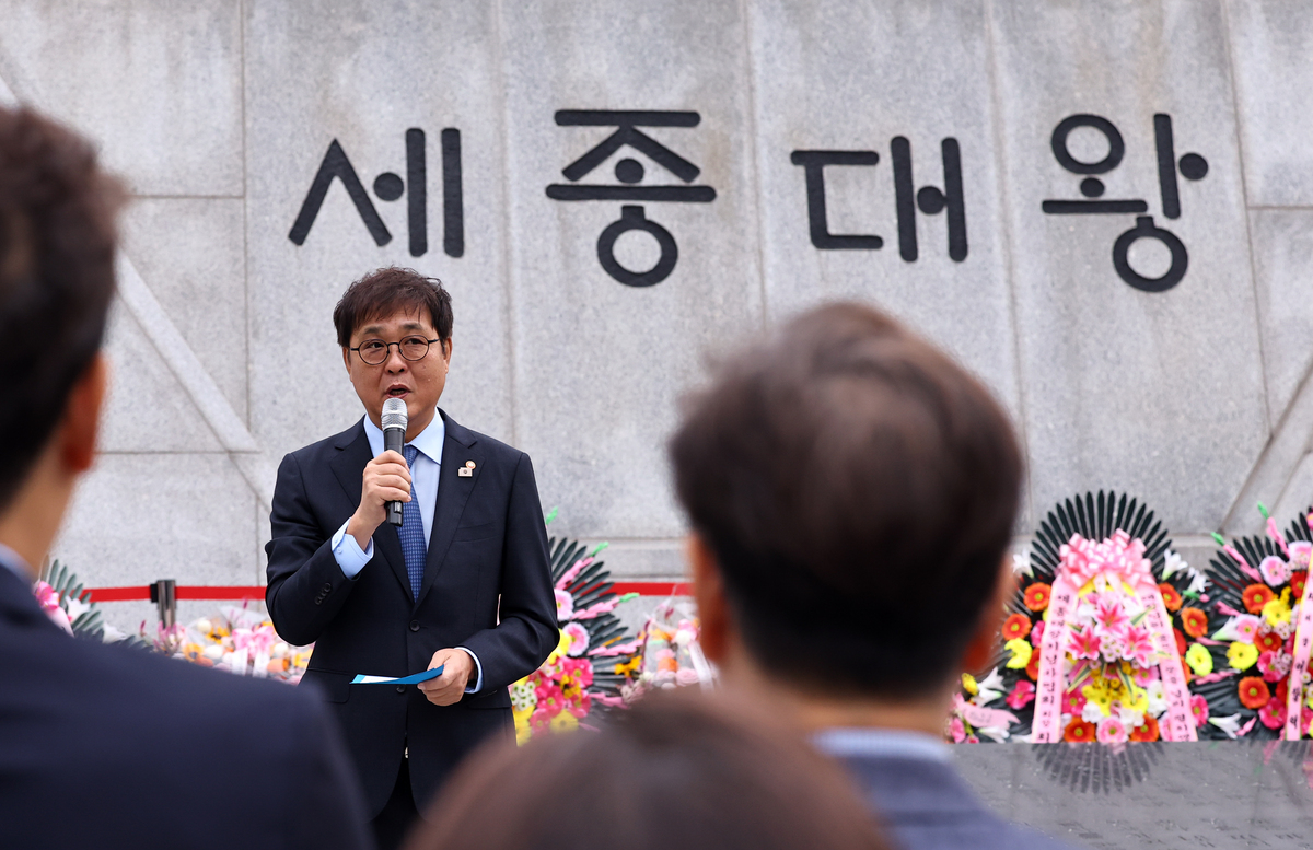 최휘영 <b>문체부 장관</b>, <b>홍명보호</b> 브라질전 현장 찾아 <b>격려</b>한다