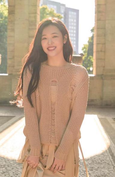 故 <b>설리 6주기</b>에 정치 게시물? 친오빠 SNS <b>논란</b>