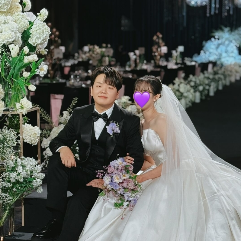 [온탕냉탕] <b>곽튜브</b>, 5살 연하 아내와 <b>결혼</b>식→최현욱, 시구 논란 일파...