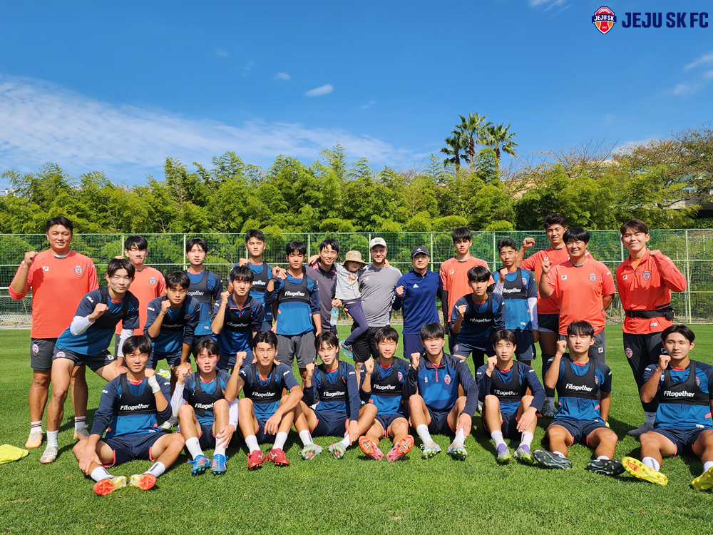 '유럽 <b>유소년 축구</b> 최고의 지도자' 토비아스 누베마이어가 <b>제주</b>SK FC를 찾...