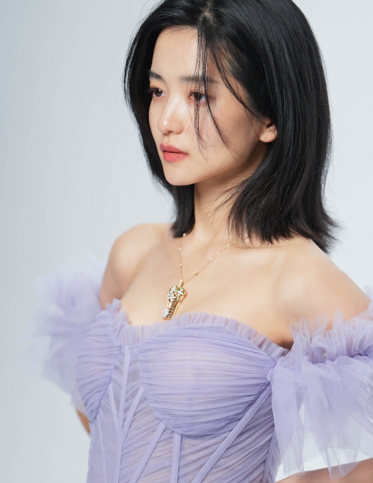 <b>김태리</b>, 화보 비하인드마저 작품…범접 불가 <b>아우라</b> 발산