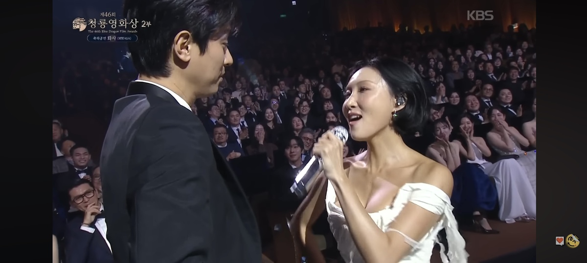 청룡영화상 효과? <b>화사</b> ‘<b>굿 굿바이</b>’, 빌보드 <b>역주행</b>