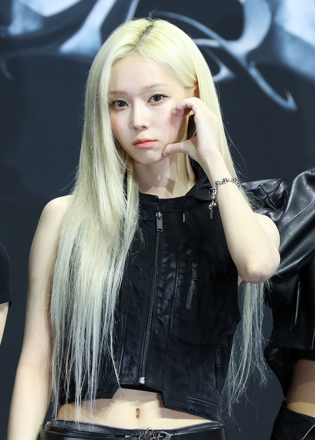 SM, 에스파 <b>윈터</b> 악성 게시물 강경 <b>대응</b>… <b>법적</b> 조치 예고