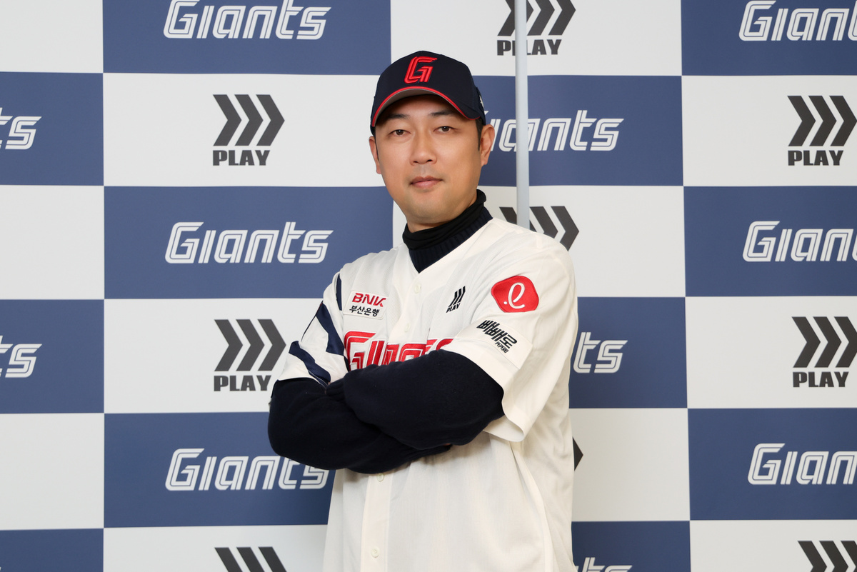 <b>롯데</b>, 마운드 성장 꾀한다…카네무라 사토루 <b>투수</b> 총괄 <b>코디네이터</b> 영입