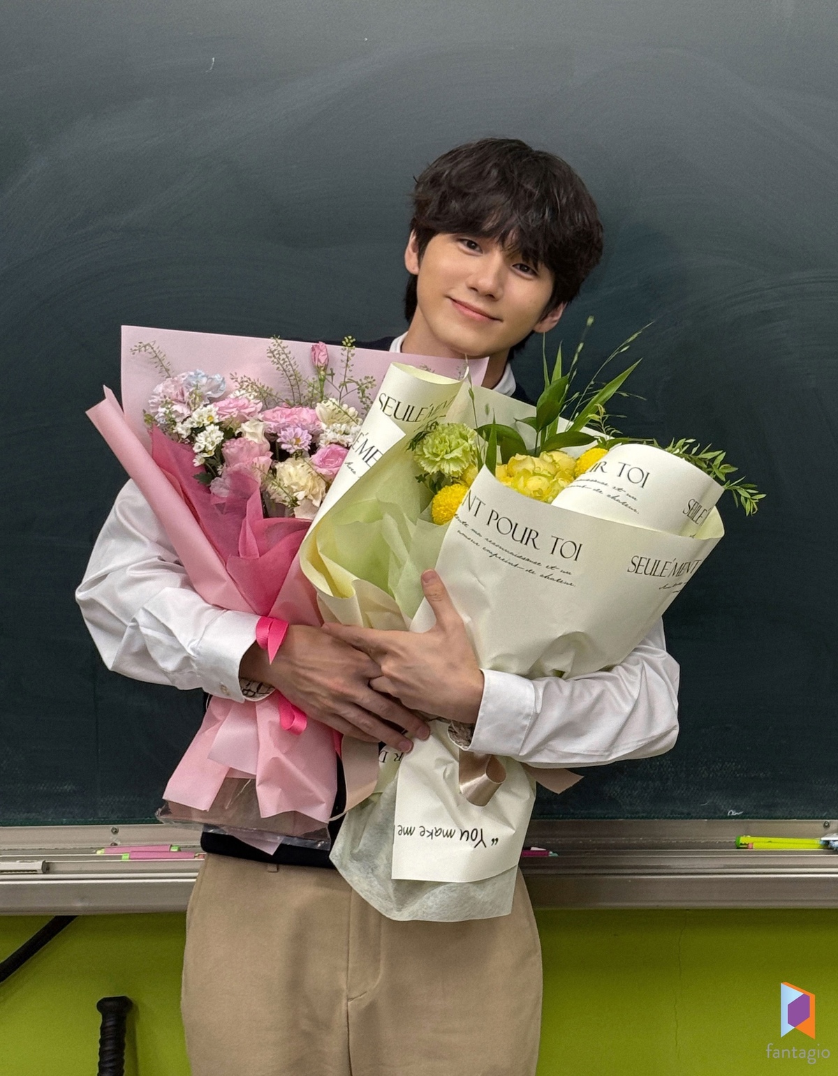 '<b>첫사랑은 줄이어폰</b>' 옹성우, 10대→30대까지 ‘이게 되네?!’