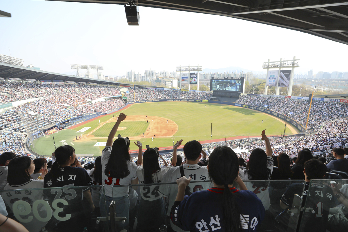 ‘<b>주루방해</b>-수비시프트’ 더 타이트해진다…프로야구 규정 변화 발표