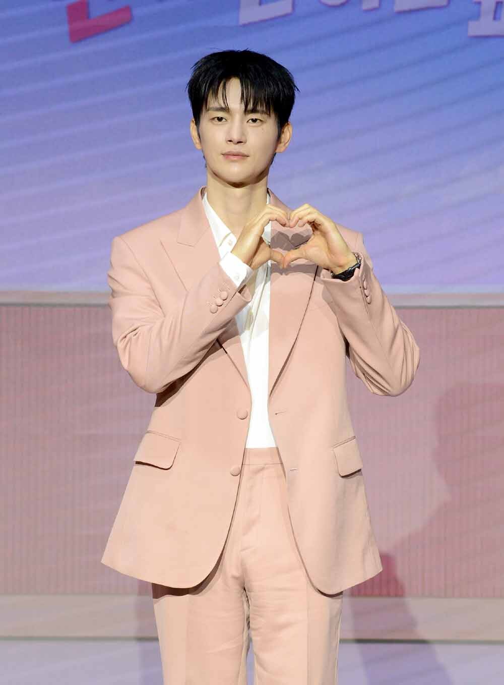 [SW포토]<b>서인국</b>,'<b>모솔연애2</b>'에서 만나요