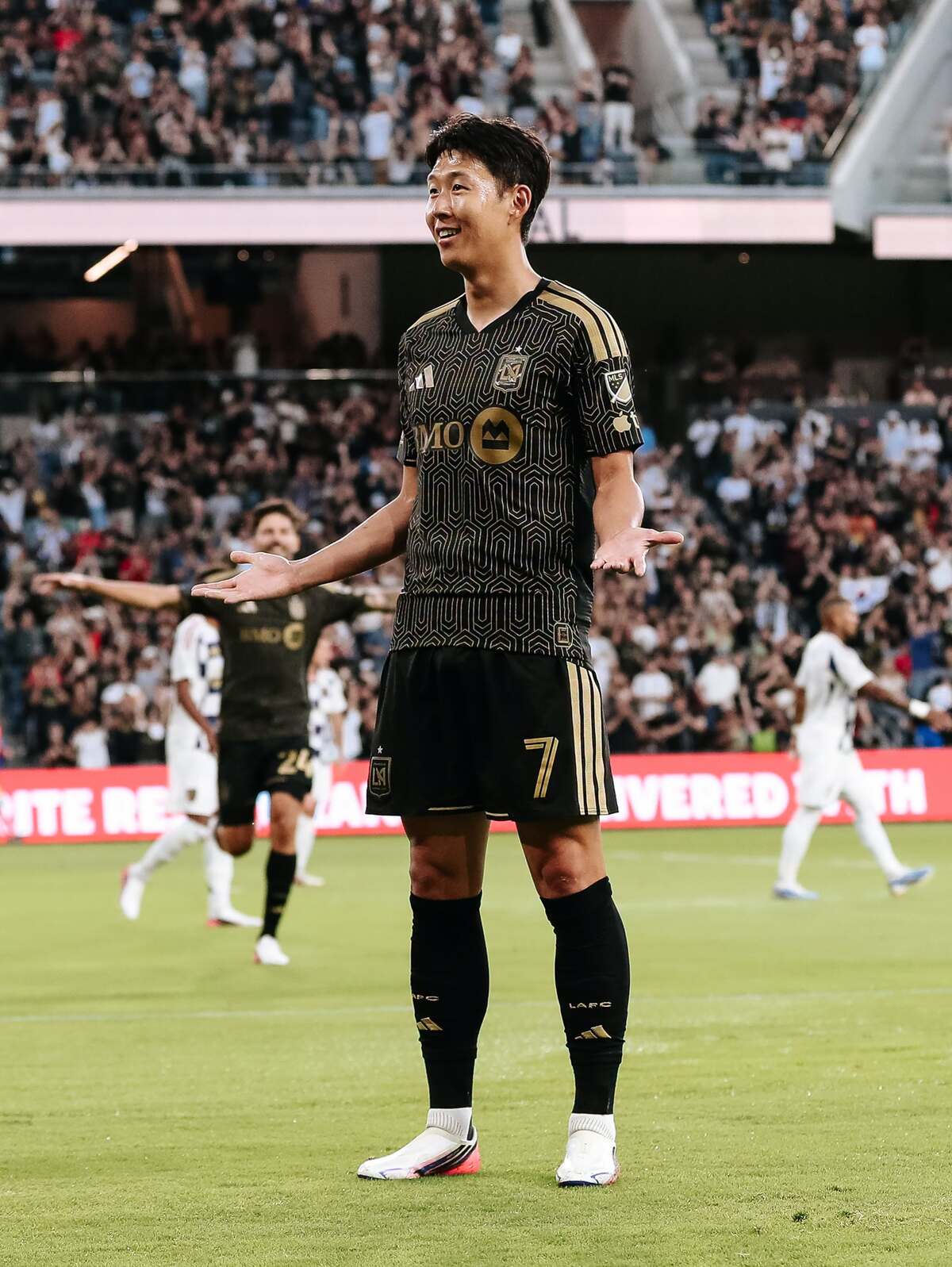 <b>손흥민</b>, <b>2경기 연속골</b>+10호 도움… LAFC 전반 2-0 리드