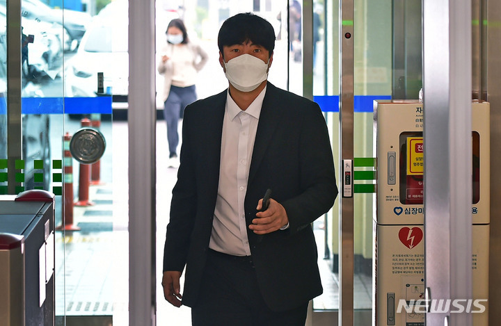 전직 삼성투수 <b>안지만</b>, 3억대 <b>사기</b> 혐의로 <b>실형</b> 선고 받아