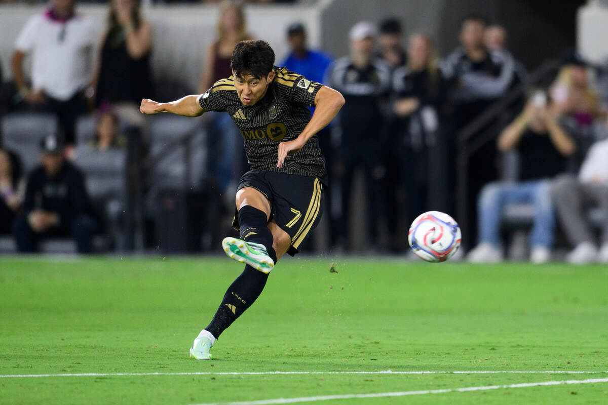 ‘야속한 <b>골 취소</b>’ 아쉬움 삼킨 <b>손흥민</b>…LAFC, LA갤럭시와 2-2 무승부 '...