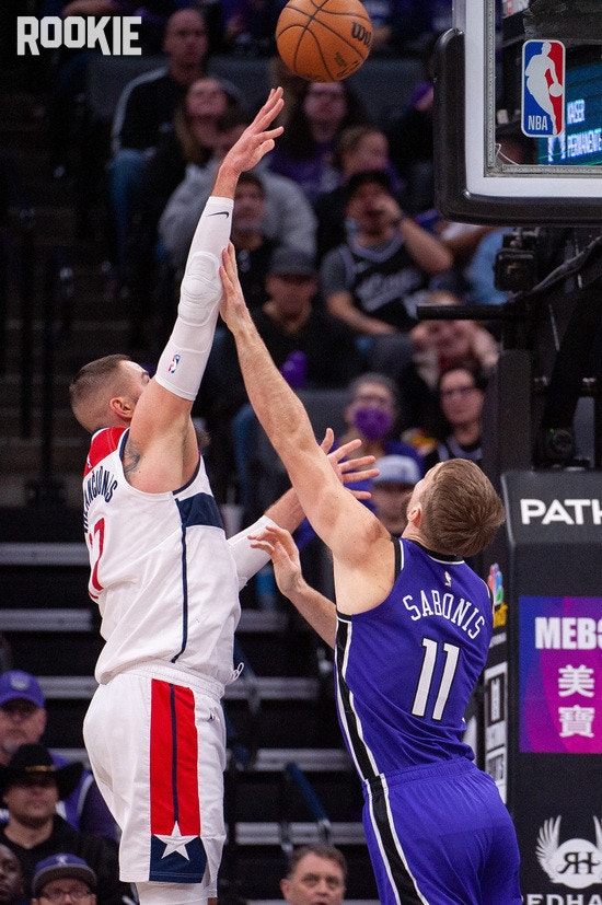 리투아니아 특급 듀오가 NBA서도 뭉친다... 잭 라빈 품은 SAC, 빅맨까지 트레이드로 영입