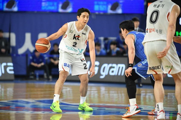 [KBL PO] <b>허훈</b> <b>원맨쇼</b> 앞세운 KT, 3차전 잡고 4강까지 -1승