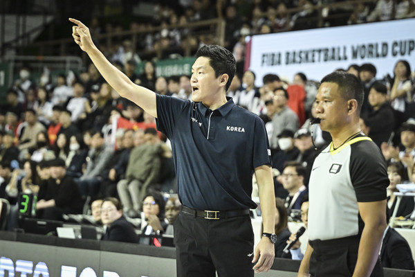 한국 농구 구한 특급 소방수! 中 상대 역대급 경기력 이끈 '명장' 전희철...