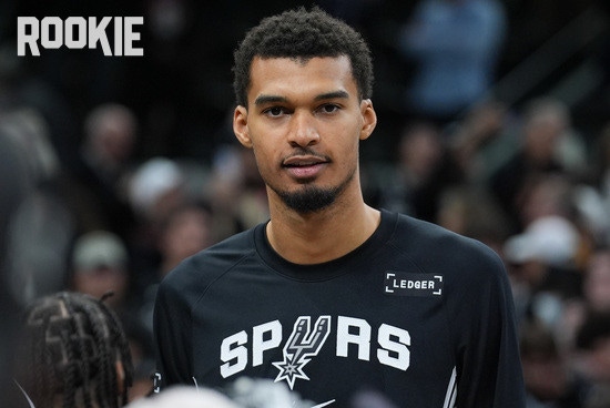 '천만다행' 슈퍼 에이스 한숨 돌렸다! 왕조 재건 이끄는 226cm 역대급 재능 웸반야마→큰 부상 피했다