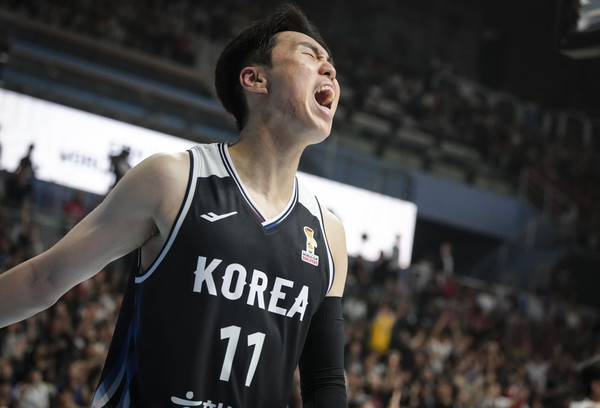 [WC예선] '벼랑 끝 생존!' <b>한국</b>, 일본 잡고 <b>2R 진출</b>… 마줄스호 첫 승!