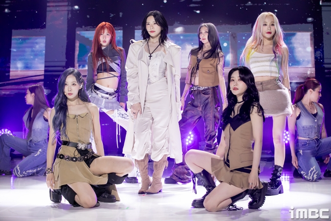 Article thumbnail for Dreamcatcher Members Handong, Dami, and Gahyun to Part Ways with Agency, But Group Activities Continue