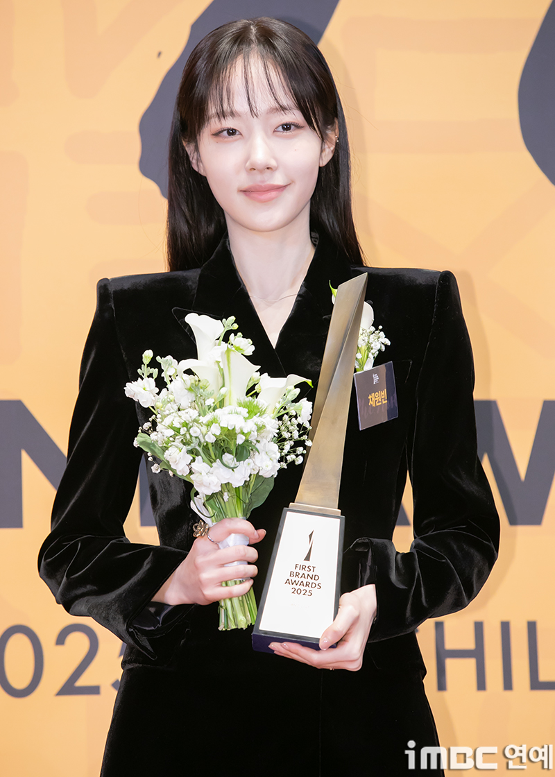 '신인상 6관왕' <b>채원빈</b>, <b>두산</b>베어스 승리기원 <b>시구</b> 나선다
