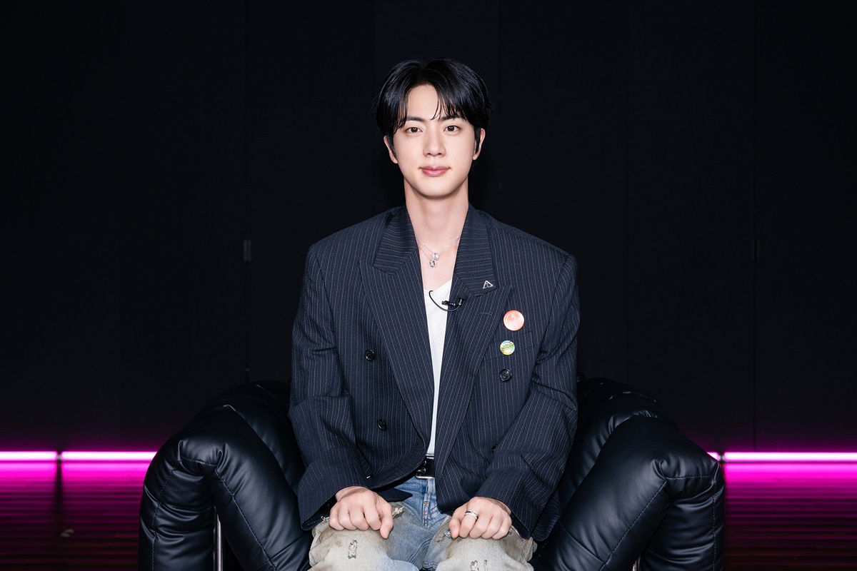 <b>방탄 진</b> "벅차오르는 감정 느껴주시길" [일문일답]