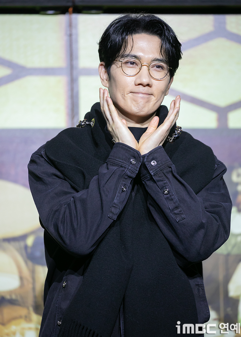 <b>엄태구</b>의 큰 도전…'단순노동 : <b>워크맨 외전</b>'으로 첫 예능 MC 도전