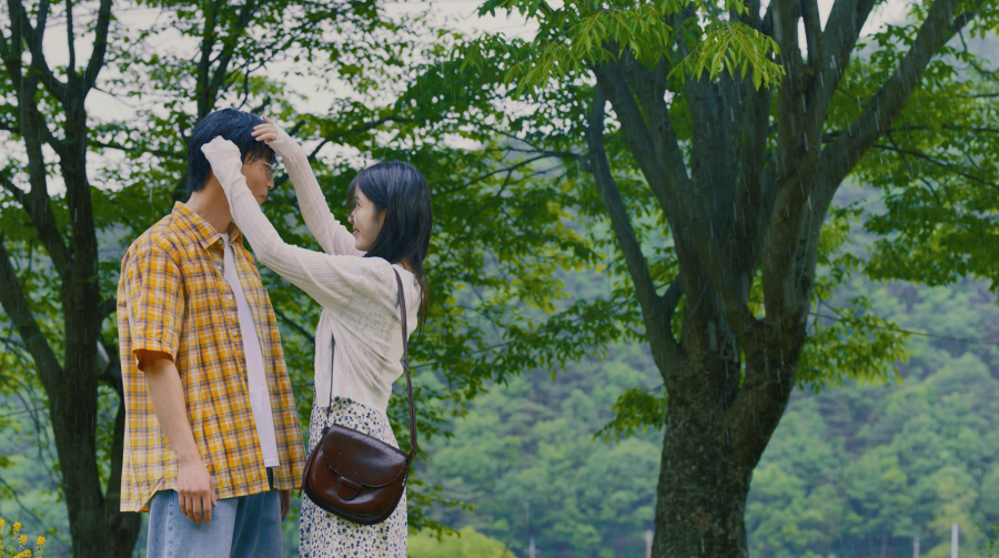 <b>아이유</b>, <b>허남준</b>과 함께한 타이틀곡 ‘네버 엔딩 스토리’ <b>뮤비</b> 티저 공...