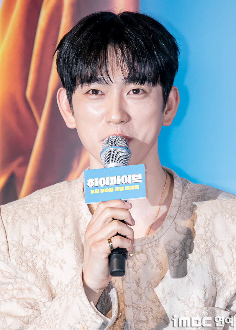 '<b>하이파이브</b>' <b>박진영</b> "짐승같은 <b>몸</b> 표현, 기꺼이 보여드리고 싶은 영화...