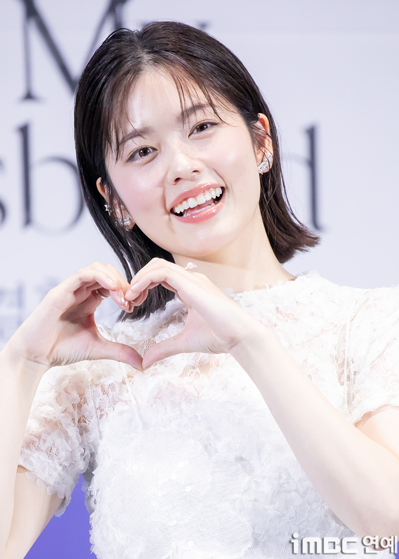 日배우 <b>코시바 후우카</b> "일본판 '<b>내남결</b>' 출연, 부담 매우 컸지만…"