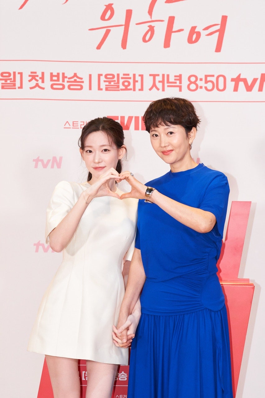 <b>로맨스</b>에 여름 한 스푼…<b>염정아</b>X최윤지 모녀의 '첫, 사랑' [종합]