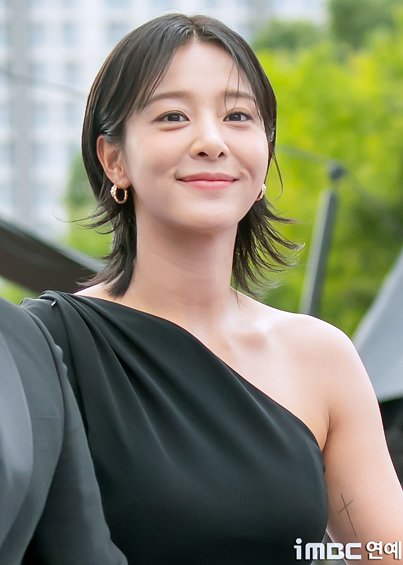 설인아, '<b>무쇠소녀단2</b>' <b>촬영</b> 중 발목 <b>부상</b> "경과 지켜볼 것" [공식입장]