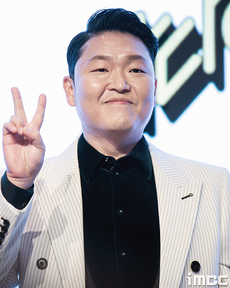 <b>싸이</b>, <b>수면제 대리수령 인정</b> "명백한 과오이자 불찰" [공식입장]
