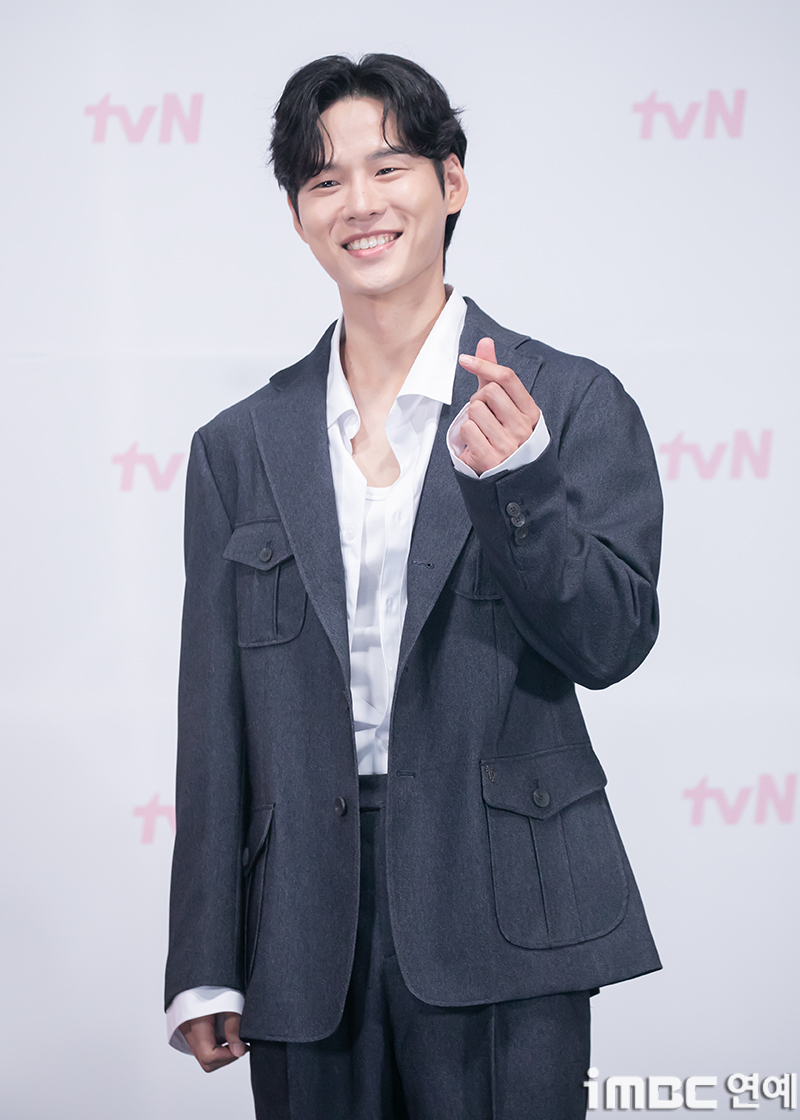배우 <b>윤지온</b>, <b>음주운전</b> 논란에 사과 "모든 혐의 <b>인정</b>, 처분 달게 받겠다...