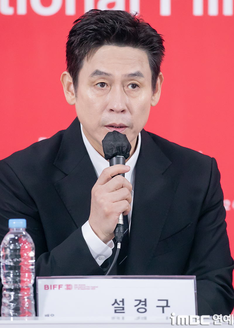 [30th BIFF] 설경구 '<b>굿뉴스</b>' <b>변성현 감독</b>과 다시, "저를 또 구겨버리겠...