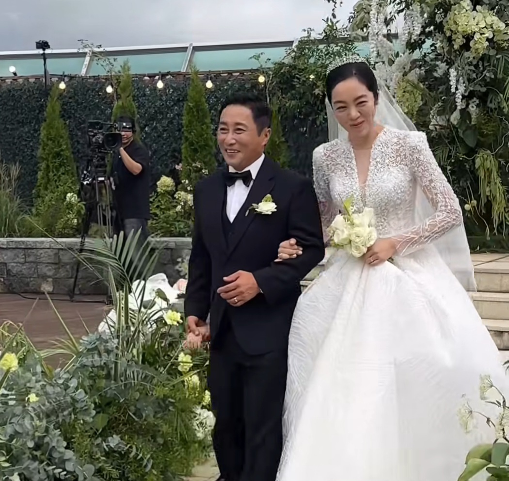 <b>김병만</b>, 야외 <b>결혼식</b> 현장 공개…하객 심형탁→장우혁 참석