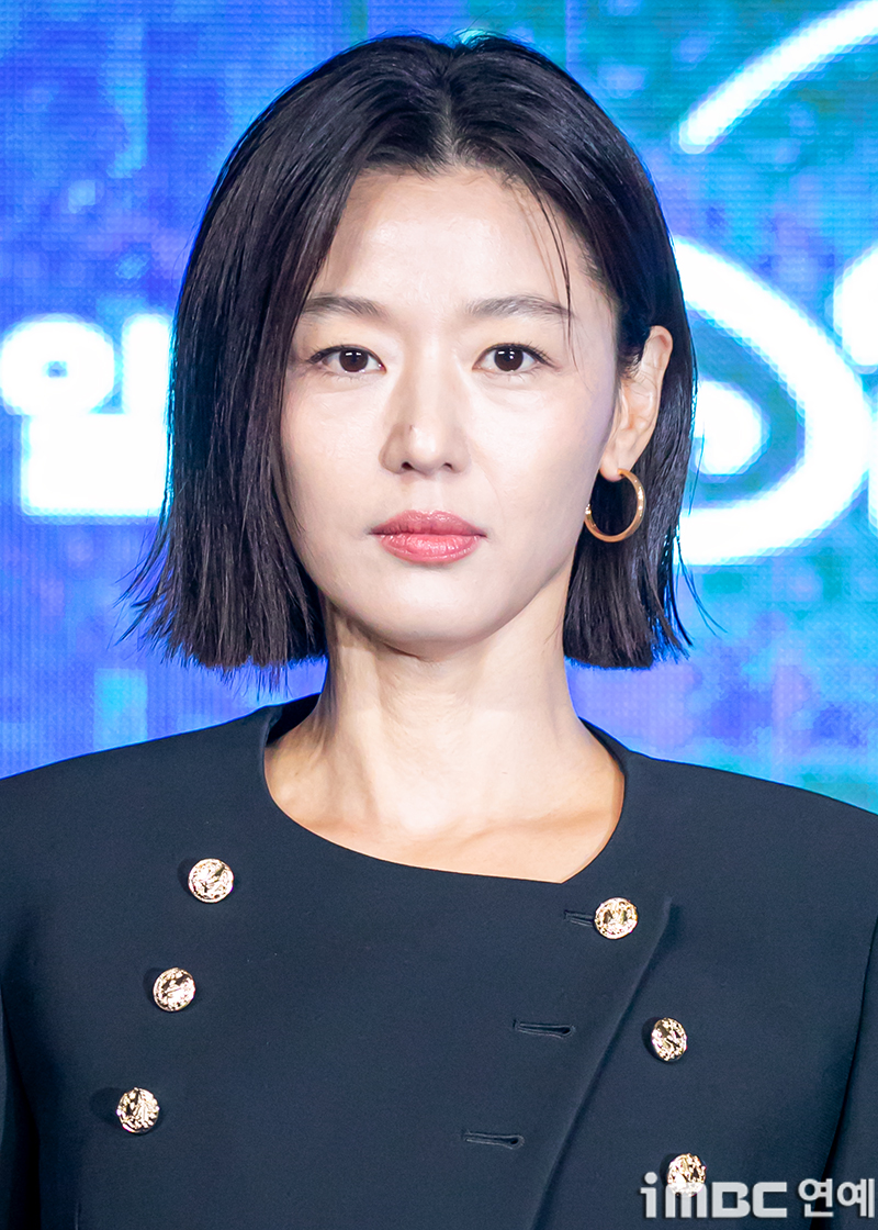 <b>전지현</b> 측 "<b>중국 광고 취소</b>, '북극성'과 관련없다" [공식입장]